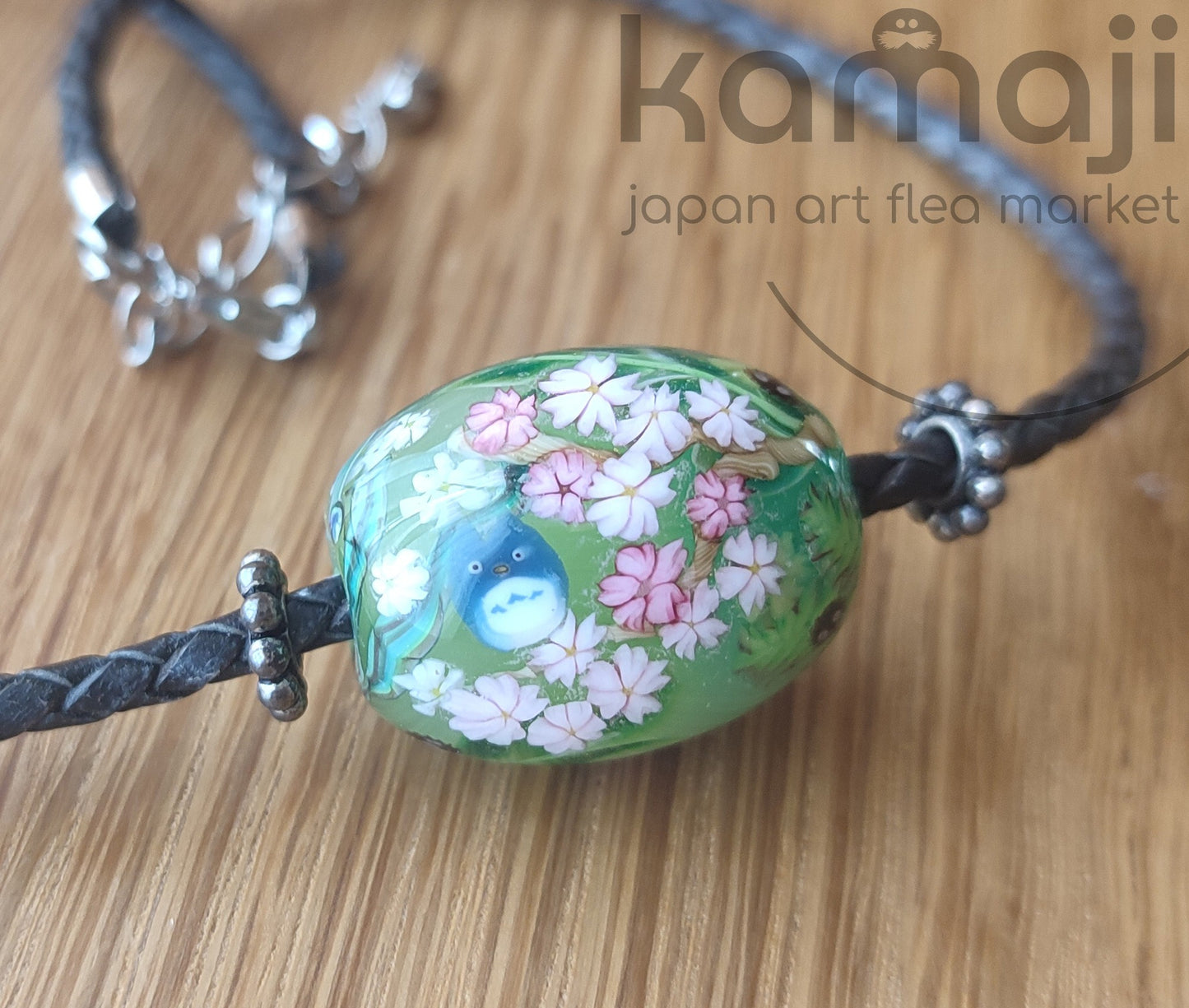 Collier officiel Totoro du musée Ghibli • Bijoux en verre faits main Mon voisin Totoro