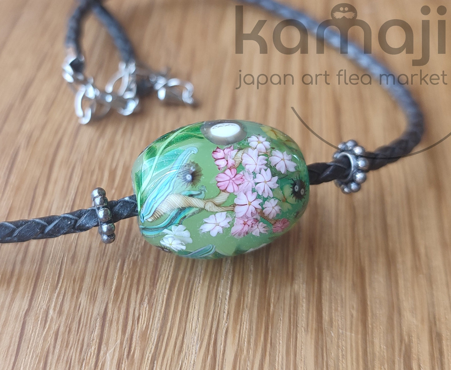 Collier officiel Totoro du musée Ghibli • Bijoux en verre faits main Mon voisin Totoro