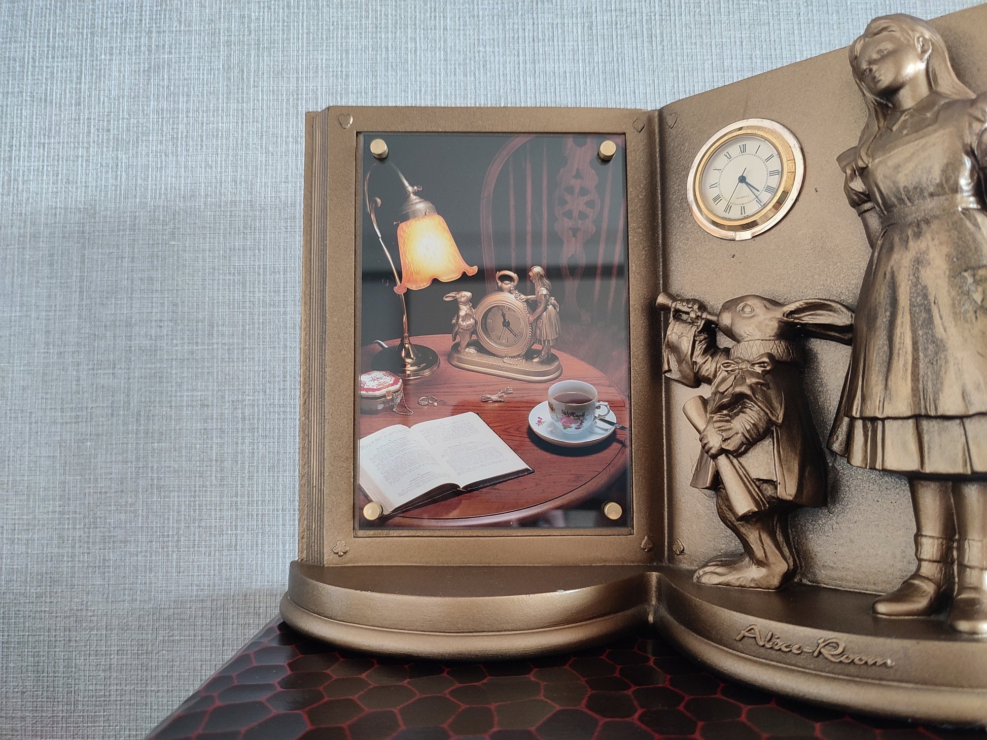 Vintage* Alice in Wonderland Heavy Statue/Clock/Photo Frame • Book Figure/Figurine/Replica/Home Decor/Interior Diorama • Retro Japanese Gift