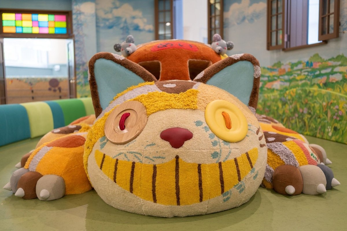 My Neighbor Totoro Magnet/Figure with Catbus • Ghibli Park Exclusive - Kamaji Market