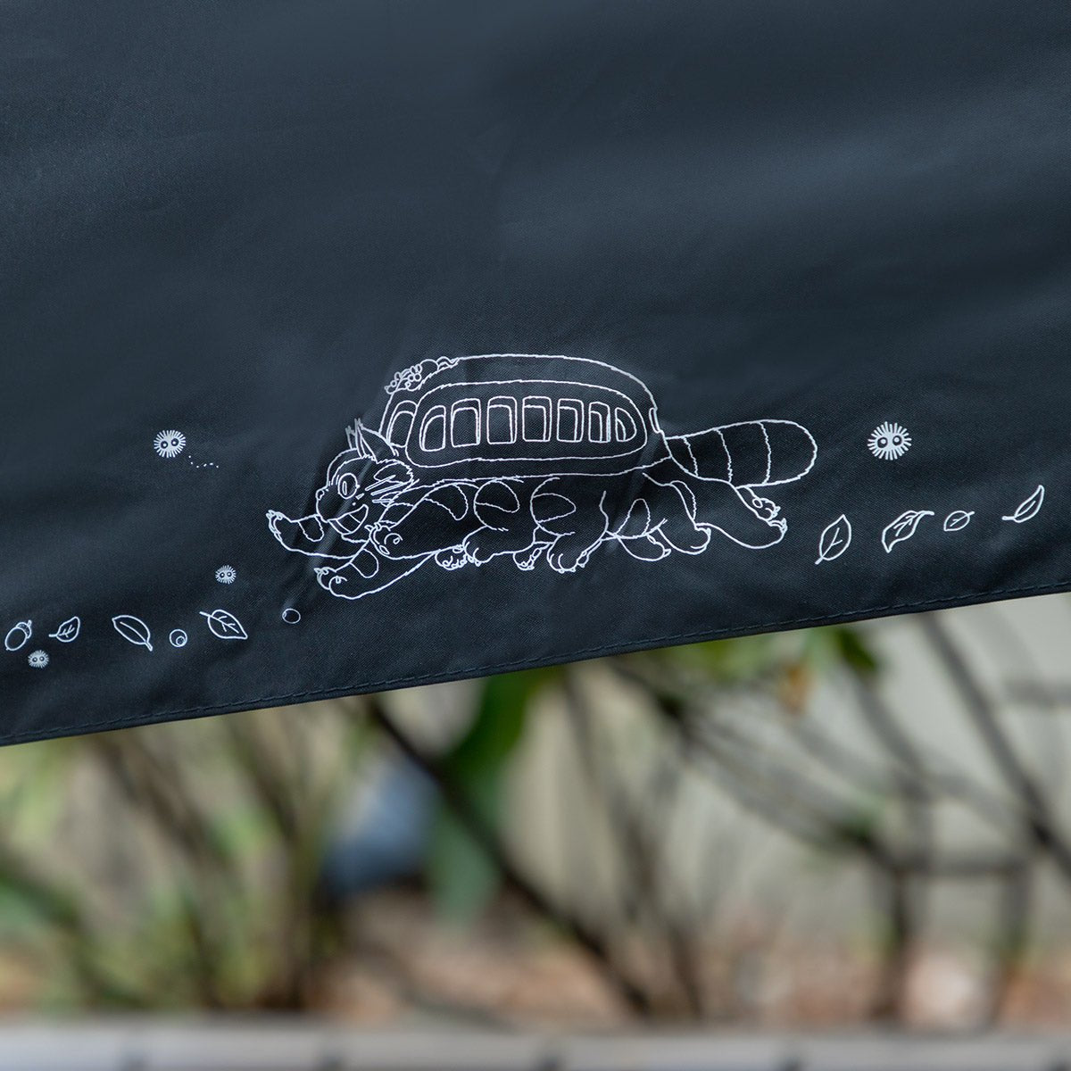 Official Ghibli Totoro Black Folding Umbrella • My Neighbor Totoro Decorative Accessory with Catbus - Kamaji Market