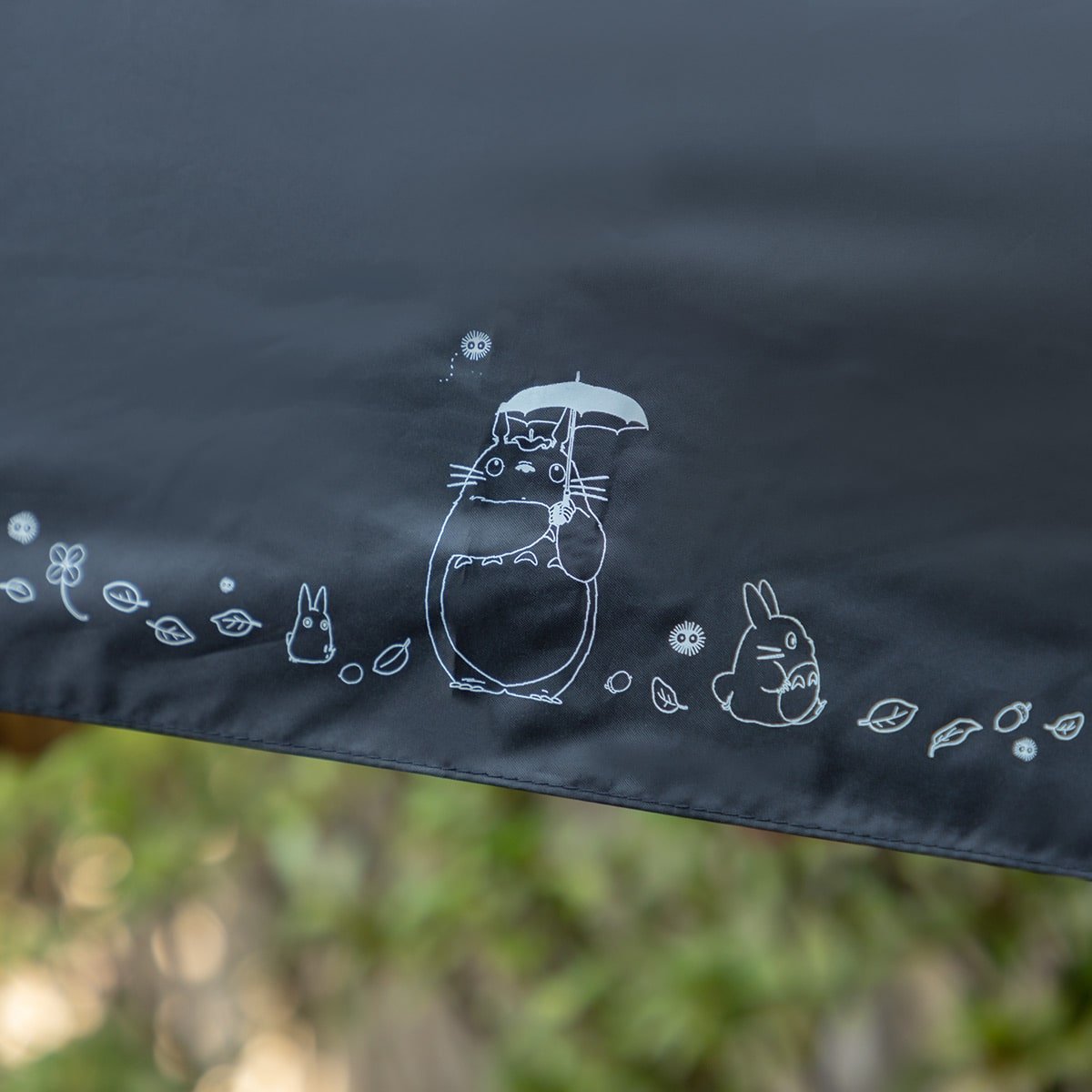 Official Ghibli Totoro Black Folding Umbrella • My Neighbor Totoro Decorative Accessory with Catbus - Kamaji Market