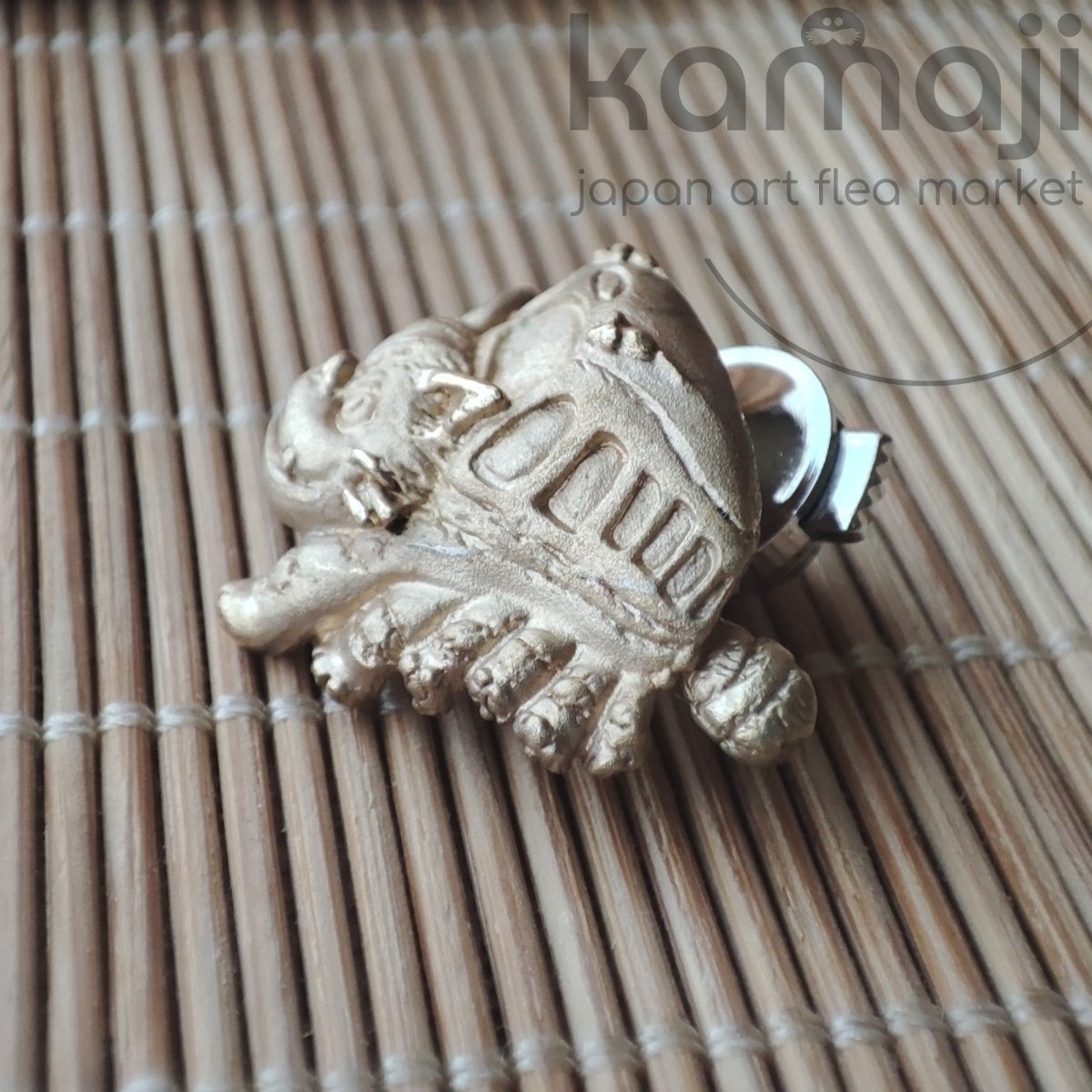 Vintage* Official Studio Ghibli My Neighbor Totoro Silver Lapel Pin/Brooch with Catbus Golden • Cominica - Kamaji Market