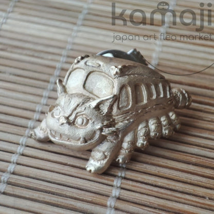 Vintage* Official Studio Ghibli My Neighbor Totoro Silver Lapel Pin/Brooch with Catbus Golden • Cominica - Kamaji Market